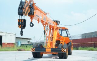 Precyzyjne prace dźwigowe w nowoczesnym przemyśle